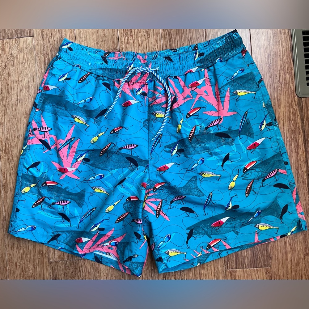 Southern Tide mens swim trunks The Skipjack size medium new. 1565